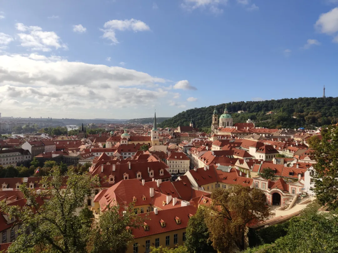 去往布拉格城堡的路上俯瞰布拉格城区