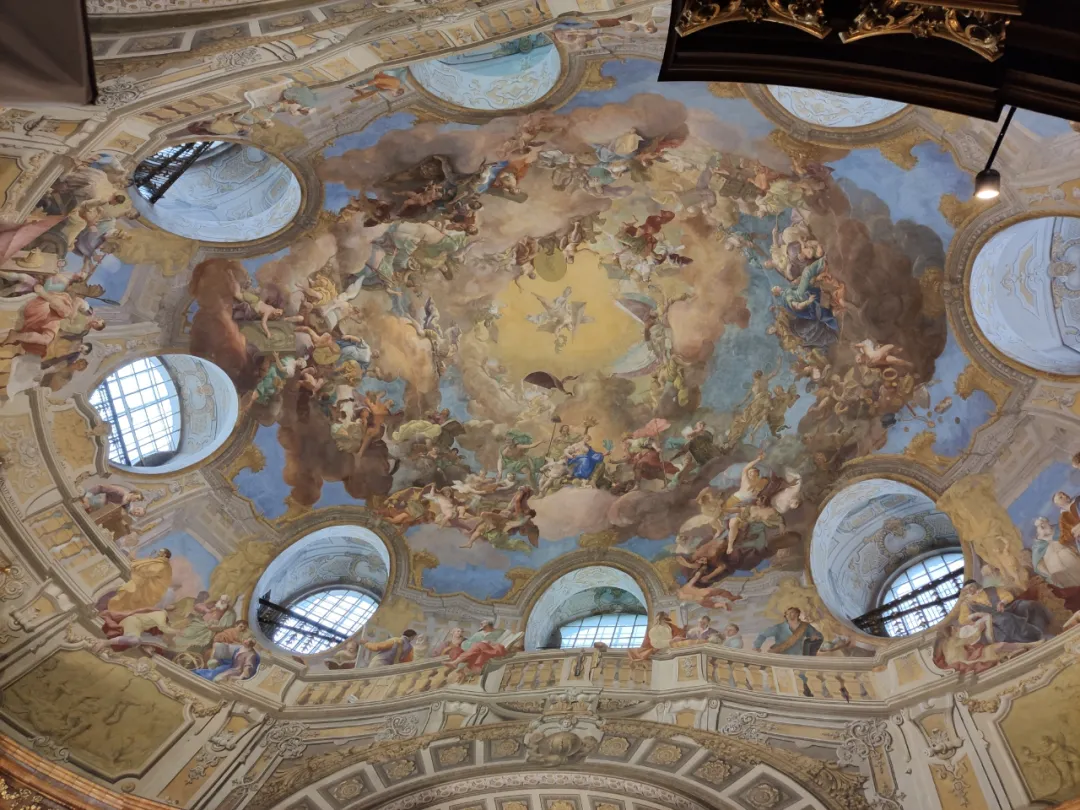奥地利国家图书馆穹顶1
