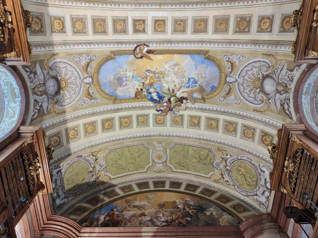 奥地利国家图书馆穹顶2