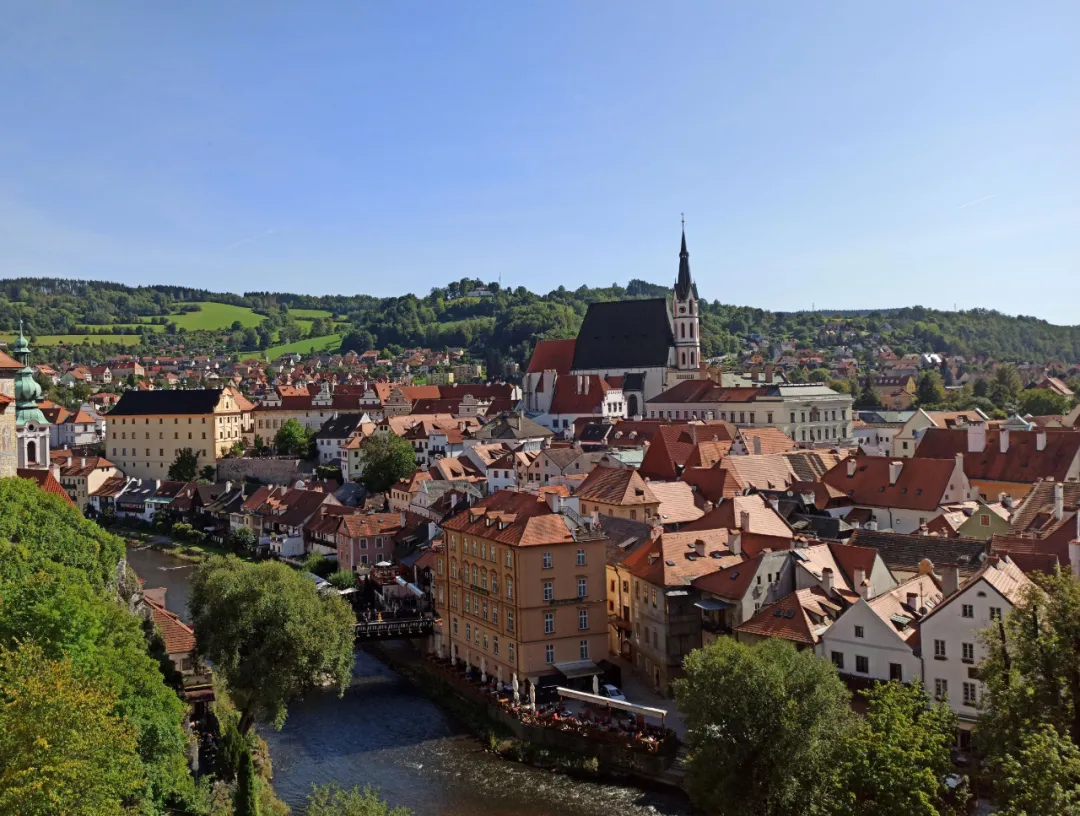 潺潺流水，流连忘返