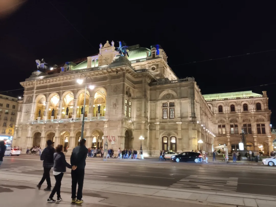 维也纳国家歌剧院夜景