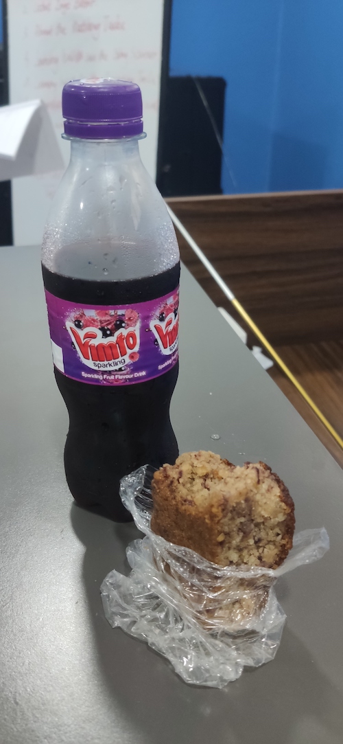 当地人请我们吃的糕点