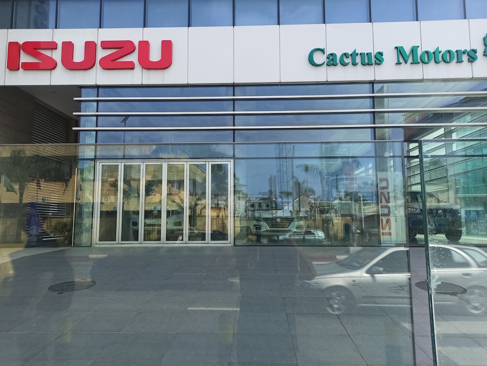 汽车店里的上海名爵汽车