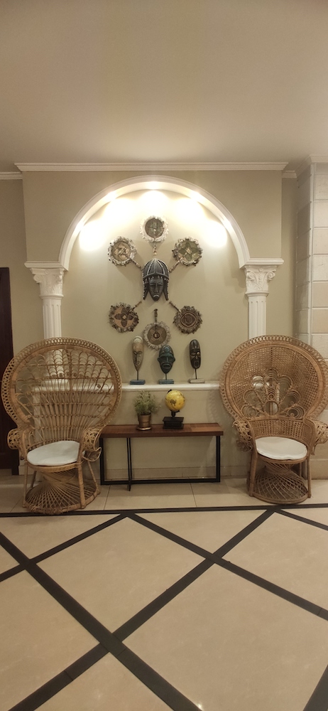 TheRoyalGrandHotel木雕饰品